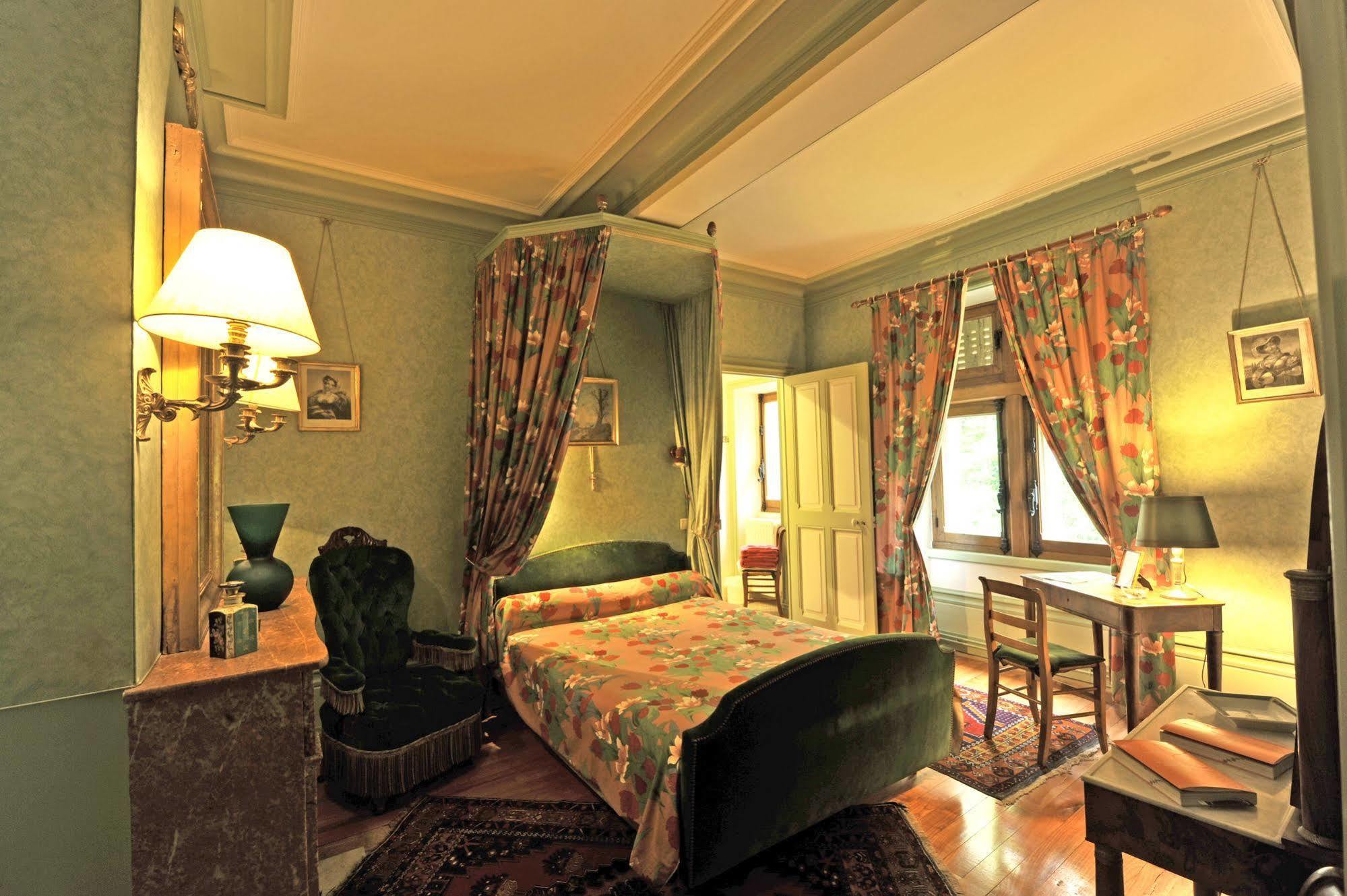 Bed & Breakfast Chateau De Vollore-Ville