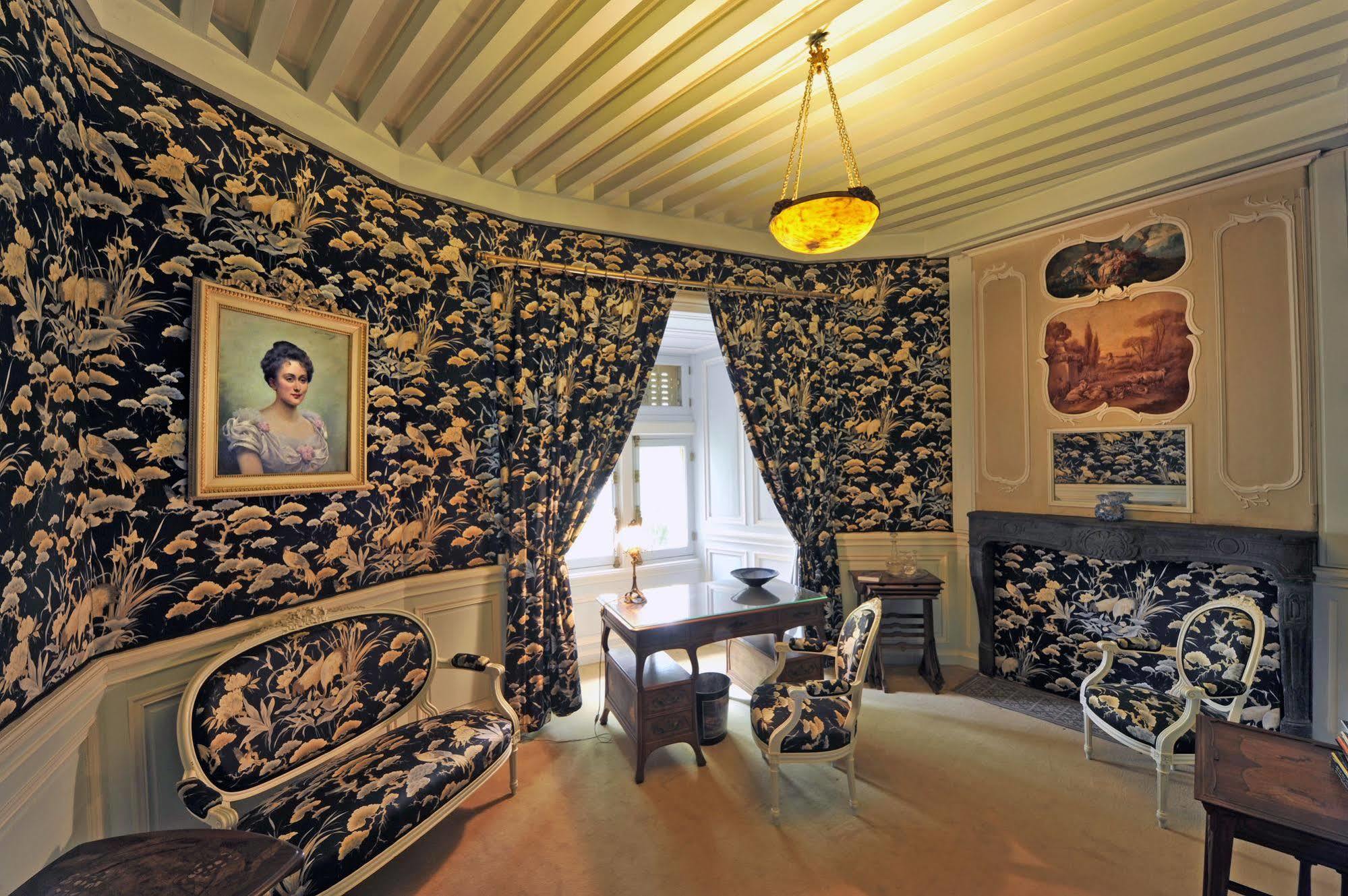 Chateau De Bed & Breakfast